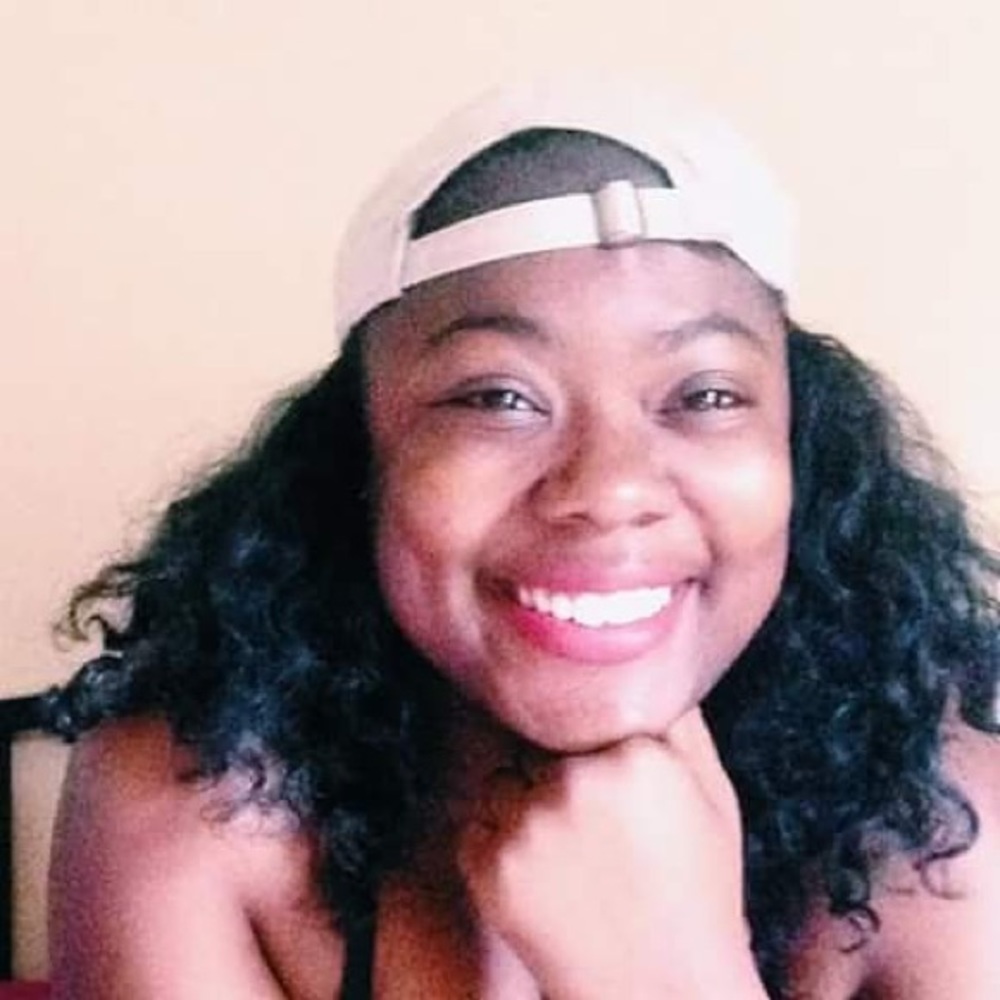 Meet your Posher, Monina